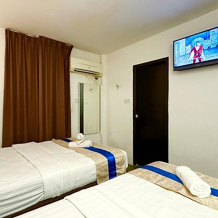 Park Hotel Kota Kinabalu Esterno foto