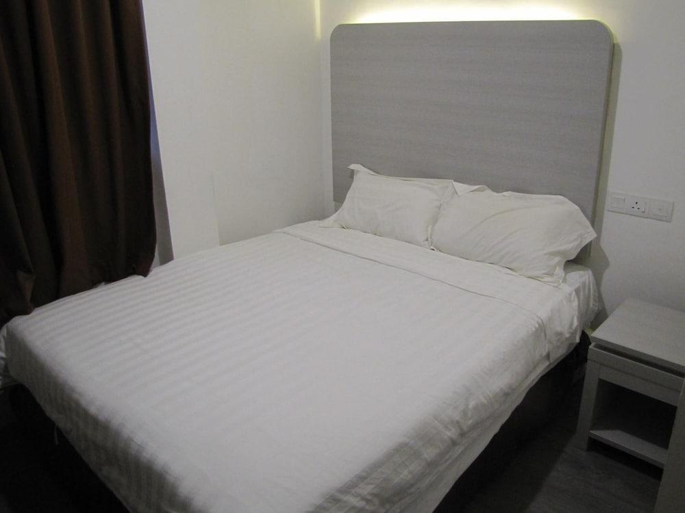 Park Hotel Kota Kinabalu Esterno foto
