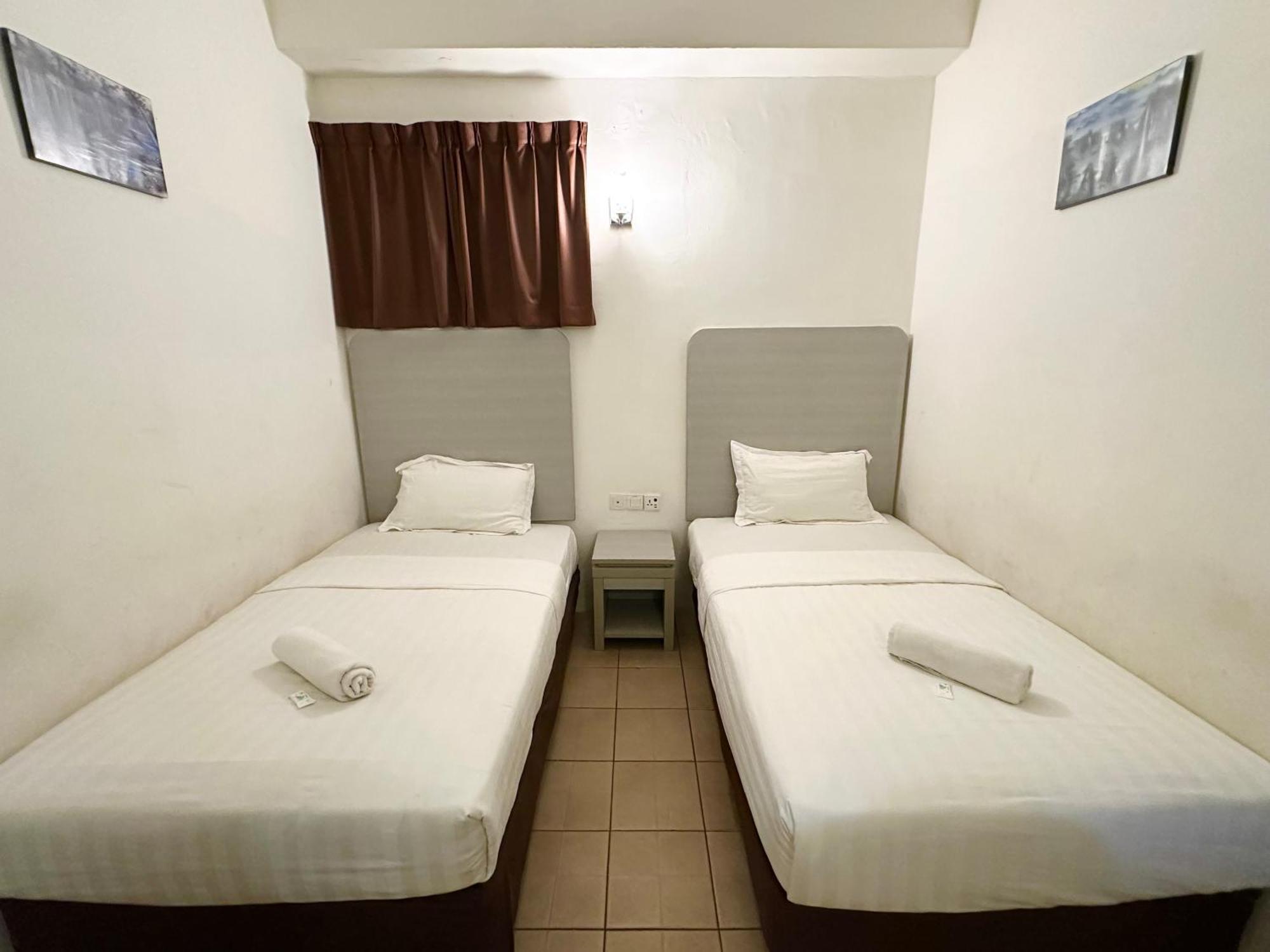 Park Hotel Kota Kinabalu Esterno foto