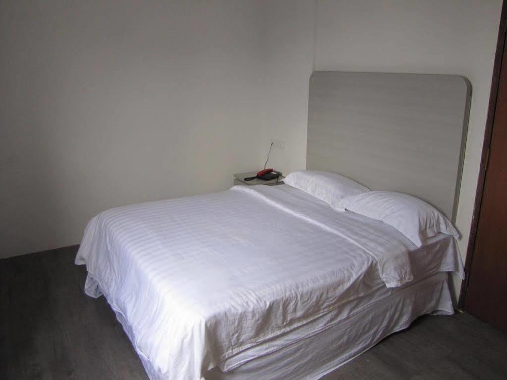 Park Hotel Kota Kinabalu Esterno foto